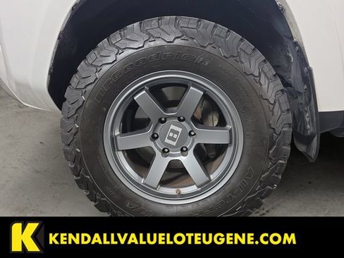 Used 2018 Toyota 4Runner TRD Off-Road AWD/4WD image 9