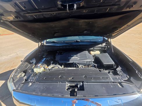 Used 2017 Nissan Titan SL image 15