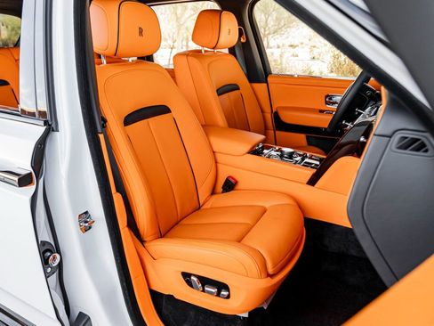 Used 2023 Rolls-Royce Cullinan Black Badge w/ Dark Exterior Package image 33