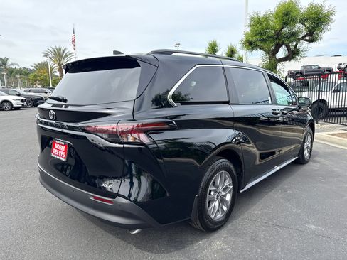 Used 2026 Toyota Sienna XLE FWD image 13
