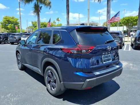 Used 2024 Nissan Rogue SV FWD image 12