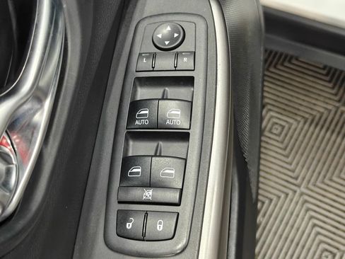Used 2019 Jeep Cherokee Limited w/ Trailer Tow Group AWD/4WD image 58