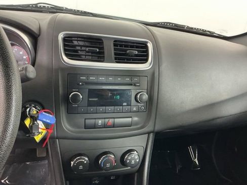 Used 2014 Dodge Avenger SE image 17