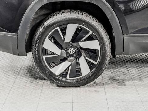 Used 2024 Volkswagen Atlas Cross Sport SE FWD image 31