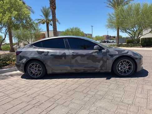 Used 2022 Tesla Model 3 Long Range AWD/4WD image 2