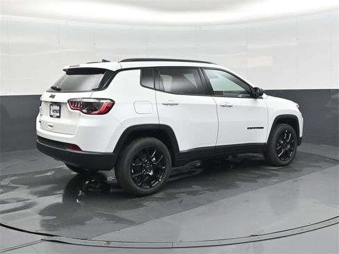 New 2026 Jeep Compass Latitude image 4