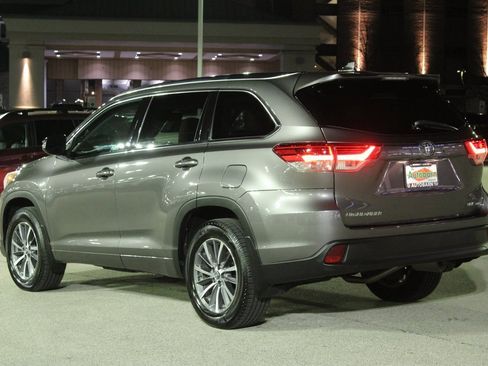 Used 2018 Toyota Highlander XLE image 7
