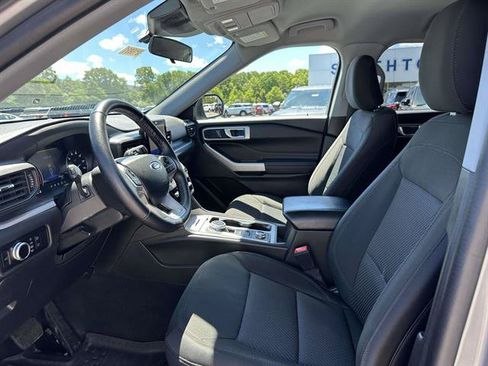 Used 2023 Ford Explorer XLT AWD/4WD image 33