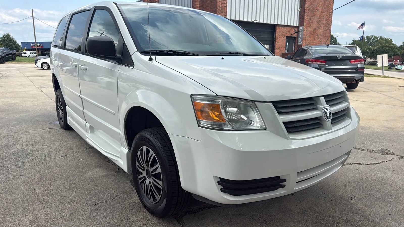 Used 2010 Dodge Grand Caravan SE w/ Climate Group FWD image 7