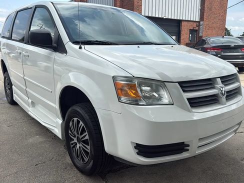 Used 2010 Dodge Grand Caravan SE w/ Climate Group FWD image 7