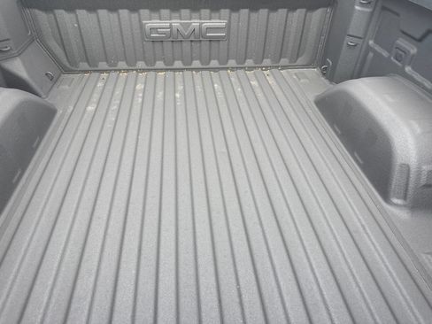 Used 2022 GMC Sierra 1500 SLT AWD/4WD image 3