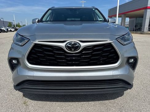 Used 2021 Toyota Highlander XLE AWD/4WD image 10