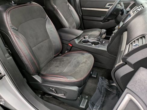 Used 2018 Ford Explorer XLT w/ Equipment Group 202A image 28