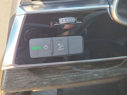 Used 2021 Audi Q8 Premium w/ Black Optic Package AWD/4WD image 18
