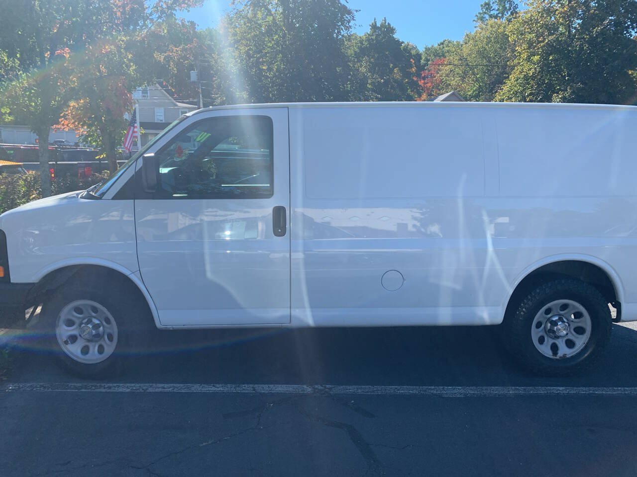 Used 2010 Chevrolet Express 1500 RWD image 11