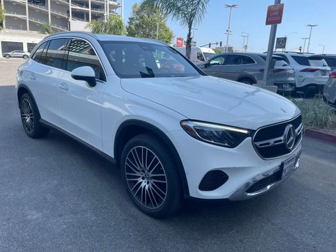 Used 2024 Mercedes-Benz GLC 300 4MATIC image 2