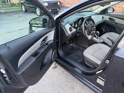 Used 2014 Chevrolet Cruze LT FWD image 10