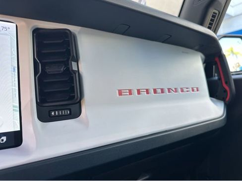Used 2025 Ford Bronco Heritage Edition AWD/4WD image 34