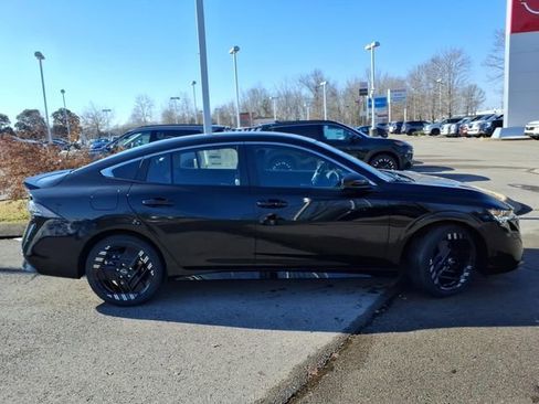 New 2026 Nissan Sentra SR image 2