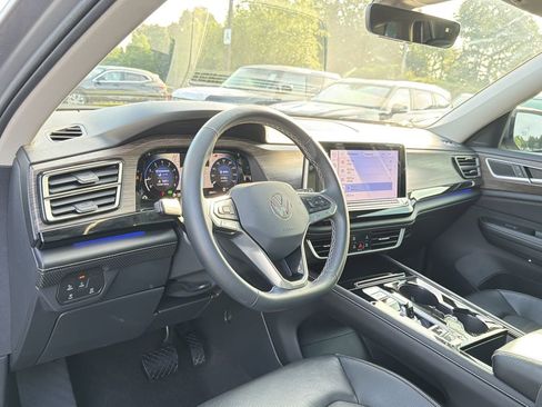Used 2024 Volkswagen Atlas SEL AWD/4WD image 10