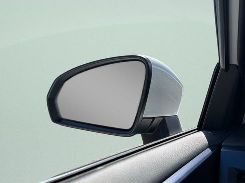 Certified 2024 Volkswagen Taos SE FWD image 32