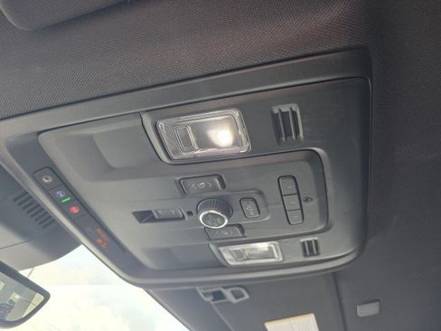 Used 2024 Chevrolet Suburban Premier AWD/4WD image 5