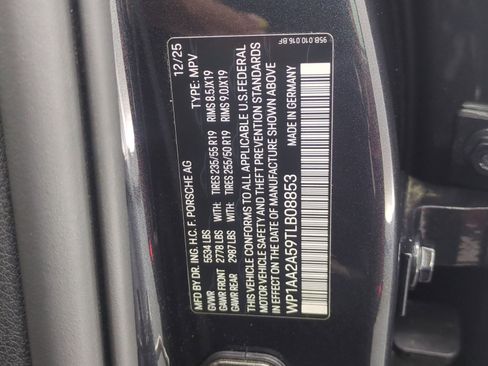 Certified 2026 Porsche Macan AWD/4WD image 18