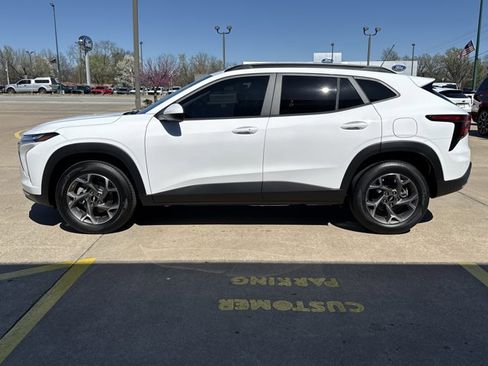 New 2026 Chevrolet Trax LT w/ Sunroof Package image 10