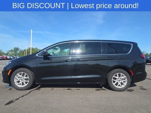 Used 2023 Chrysler Pacifica Touring-L FWD image 18