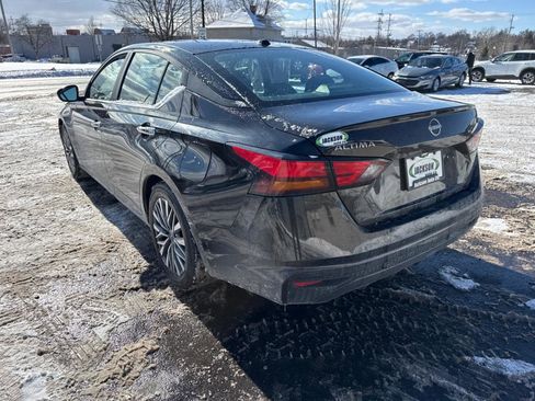Used 2023 Nissan Altima 2.5 SV image 5