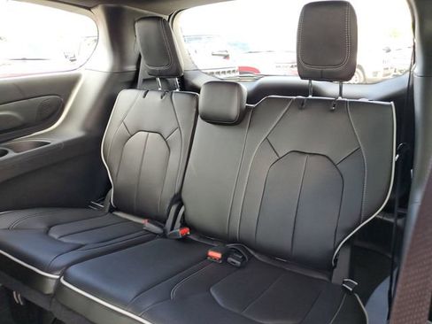New 2026 Chrysler Pacifica Limited image 11
