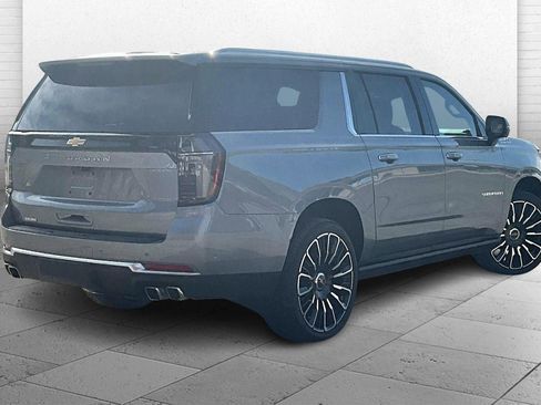 New 2026 Chevrolet Suburban High Country image 13