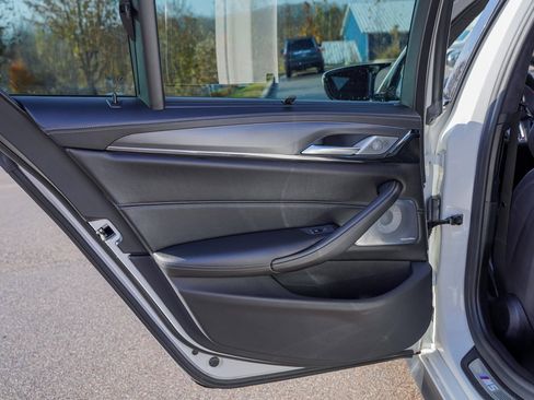 Used 2018 BMW M5 image 33