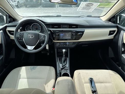Used 2015 Toyota Corolla LE FWD image 10