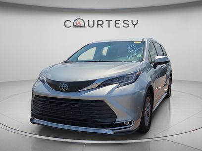 Used 2021 Toyota Sienna XLE