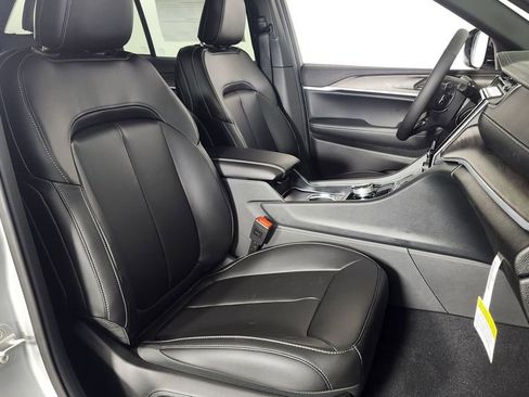 New 2025 Jeep Grand Cherokee Limited w/ Trailer Tow Package image 29