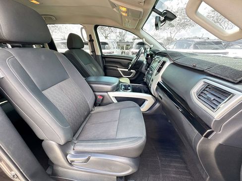 Used 2019 Nissan Titan SV w/ SV Convenience Package AWD/4WD image 29