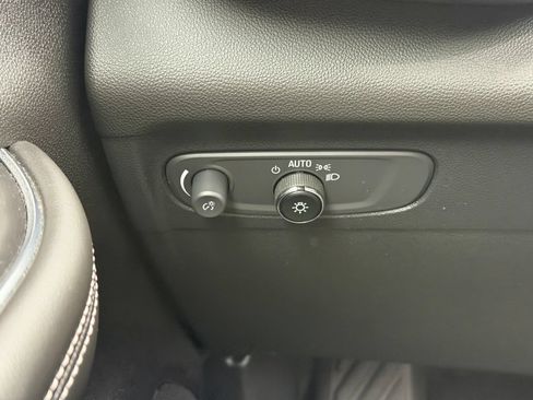 Used 2023 Buick Envision Essence FWD image 12
