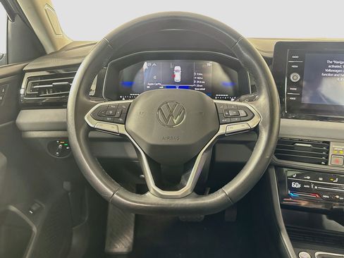 Used 2025 Volkswagen Jetta SE FWD image 18