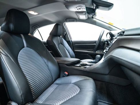 Certified 2020 Toyota Camry SE image 14