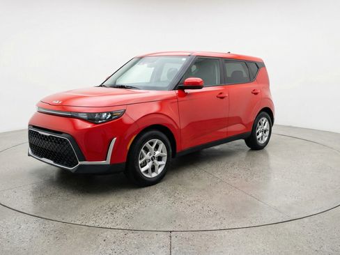 Used 2025 Kia Soul LX w/ LX Technology Package image 3