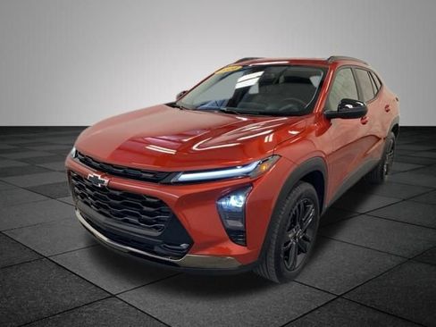 Used 2024 Chevrolet Trax ACTIV w/ Sunroof Package image 3