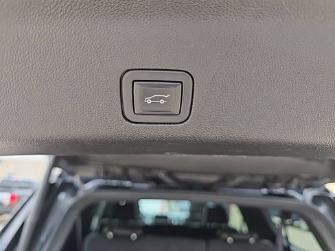 Used 2024 GMC Yukon XL AT4 w/ AT4 Premium Plus Package AWD/4WD image 7