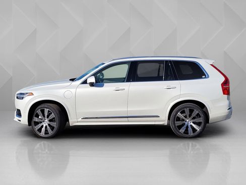 Certified 2023 Volvo XC90 T8 Plus w/ Protection Package Premier image 3