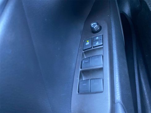 Used 2022 Toyota Camry SE image 17