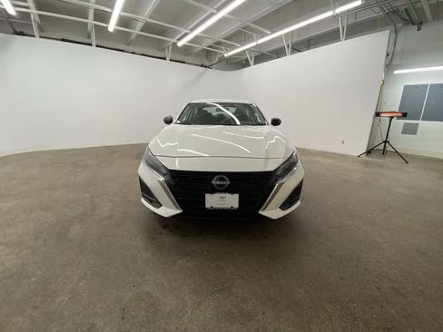 Used 2025 Nissan Altima 2.5 SV image 9