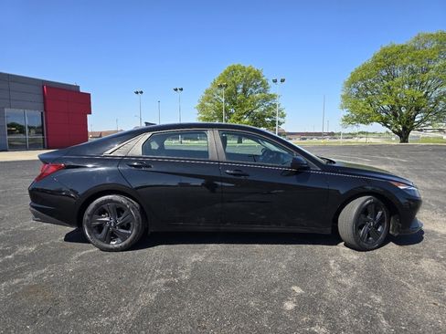 Used 2022 Hyundai Elantra SEL FWD image 16