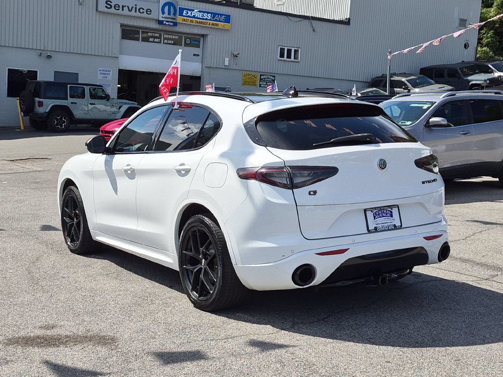 Used 2021 Alfa Romeo Stelvio Ti Sport AWD/4WD image 9