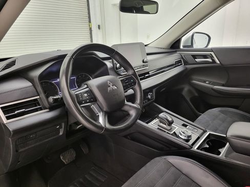 Used 2024 Mitsubishi Outlander FWD image 26