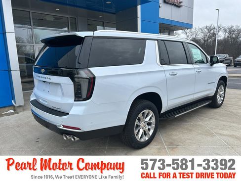 New 2026 Chevrolet Suburban Premier w/ Sun And Tow Package AWD/4WD image 4